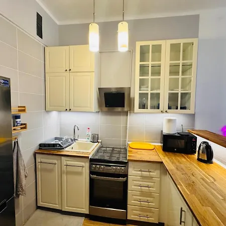 Bright Lofty Loc With Parking Apartment *